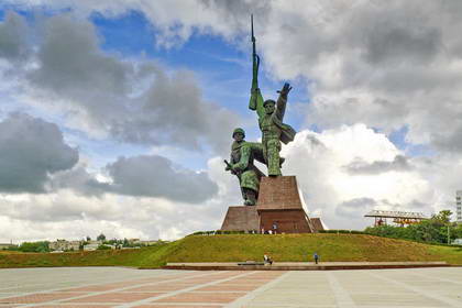 памятник Солдату и Матросу