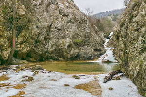 Трехкаскадный водопад на речке Бага